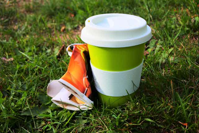 Disposable Coffee Cups vs Reusable Coffee Mugs