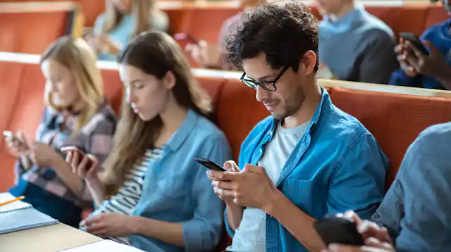 Students distracted by tech leave professors longing for eye contact