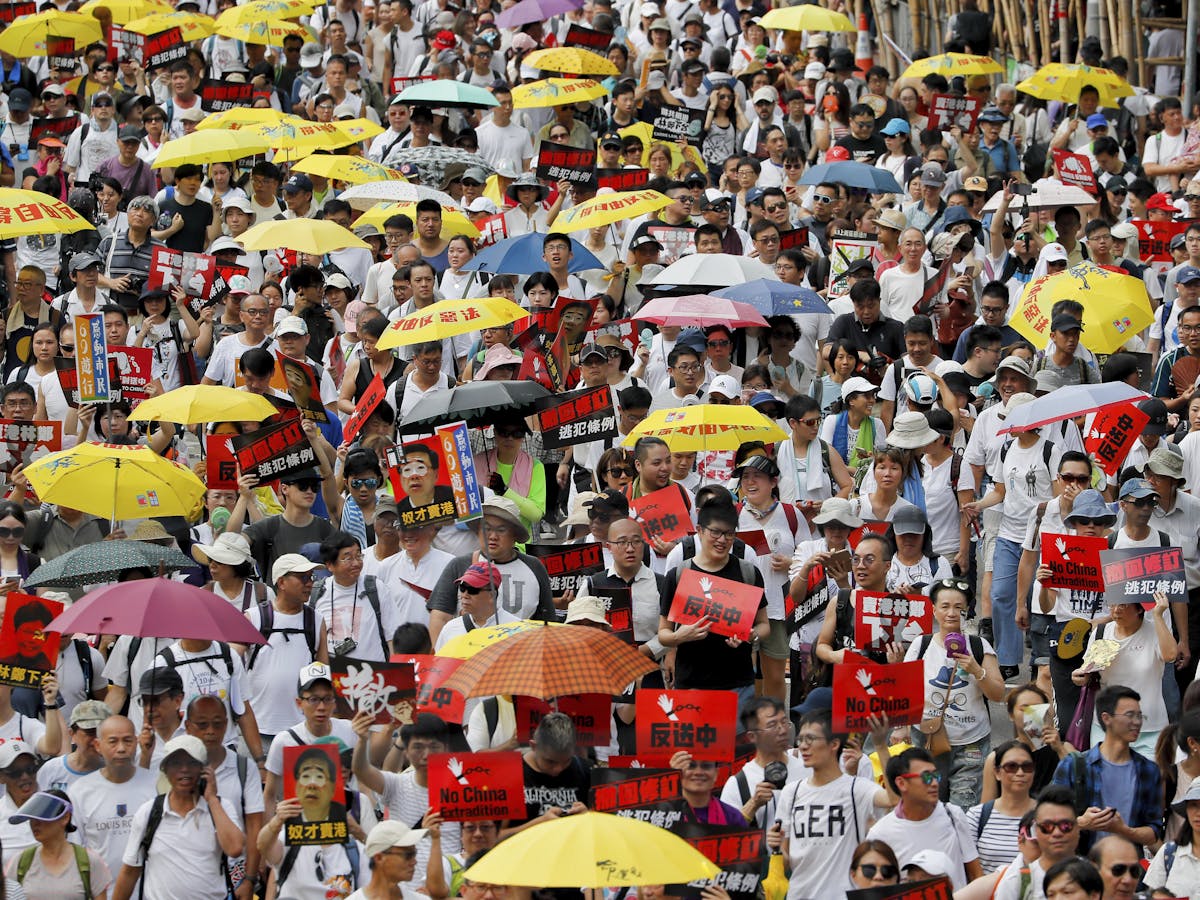 Can Sun Umbrellas Ever Become Fashionable Again In America