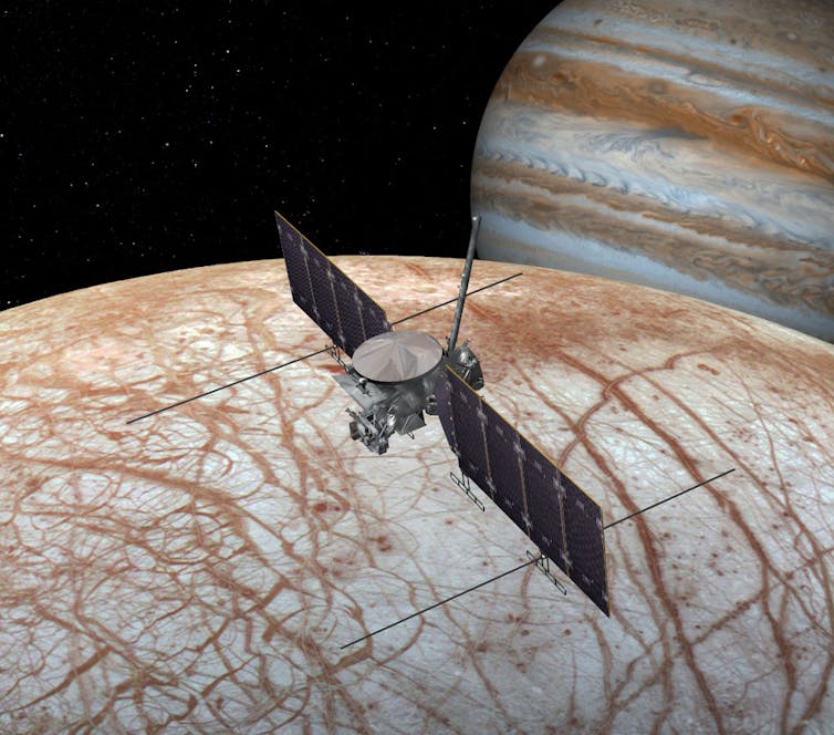 EUROPA CLIPPER. Europa Clipper with Jupiter in the background. NASA/JPL-Caltech