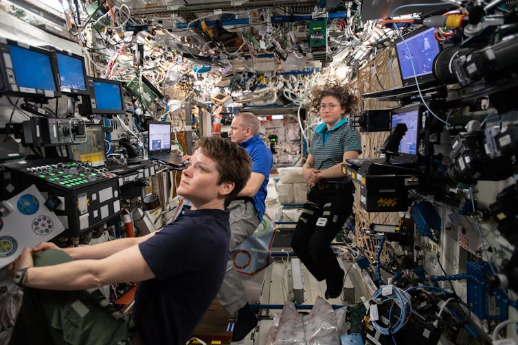2020 in Space! Astronauts Ring in New Year (and Decade 