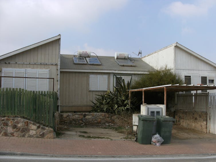 Maisons construites dans les années 1990 à Arad, Israël (2015). Photo prise par l’auteure