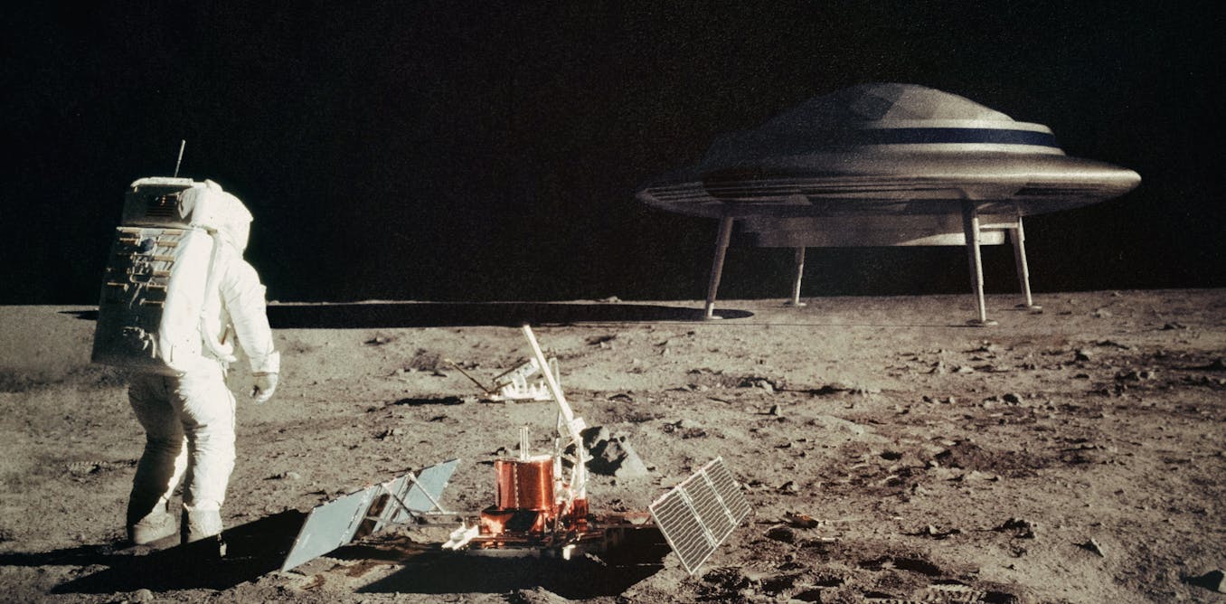Man landed on the moon. Американцы на Луне. НЛО на Луне. Изучение Луны 1969. Американцы на Луне фото.
