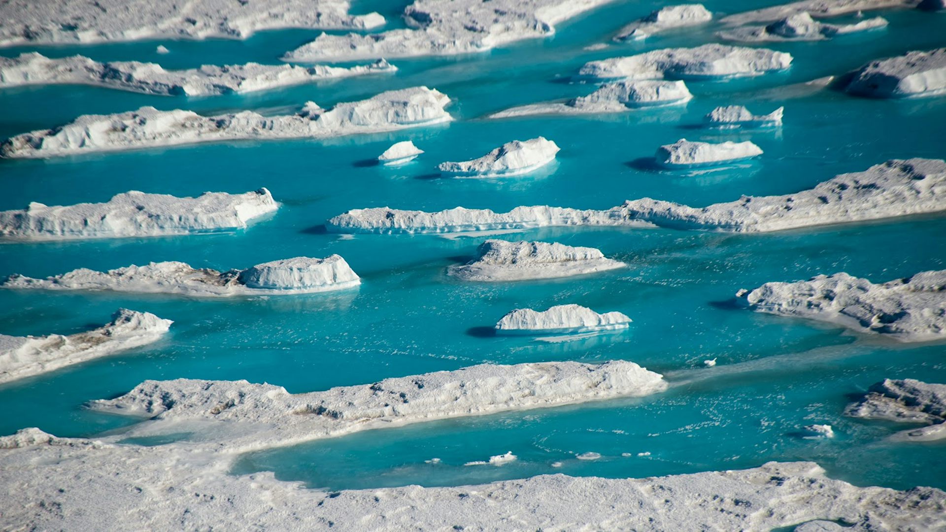 Озера талых вод. Озеро фигурное Антарктида. Голубая река Гренландия. Река Оникс в Антарктиде. Ледяной щит Гренландии.