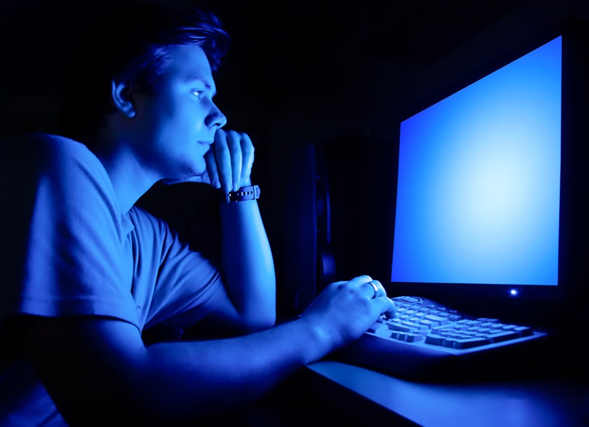 What is computer blue light?