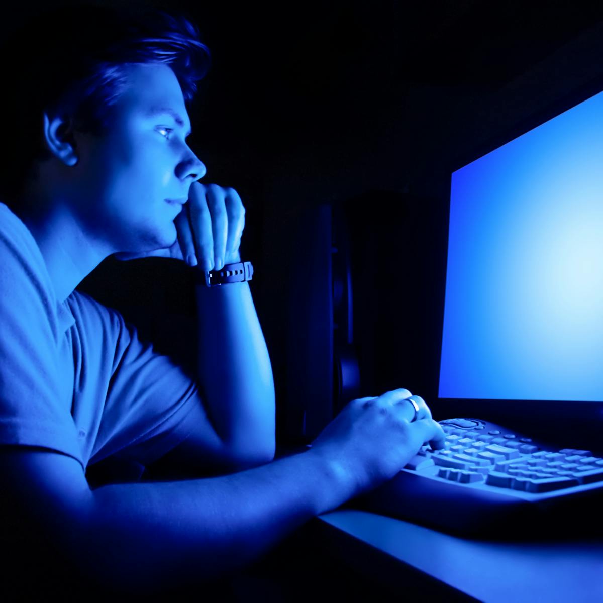 Blue light isn't the main source of eye fatigue and sleep loss – it's your  computer