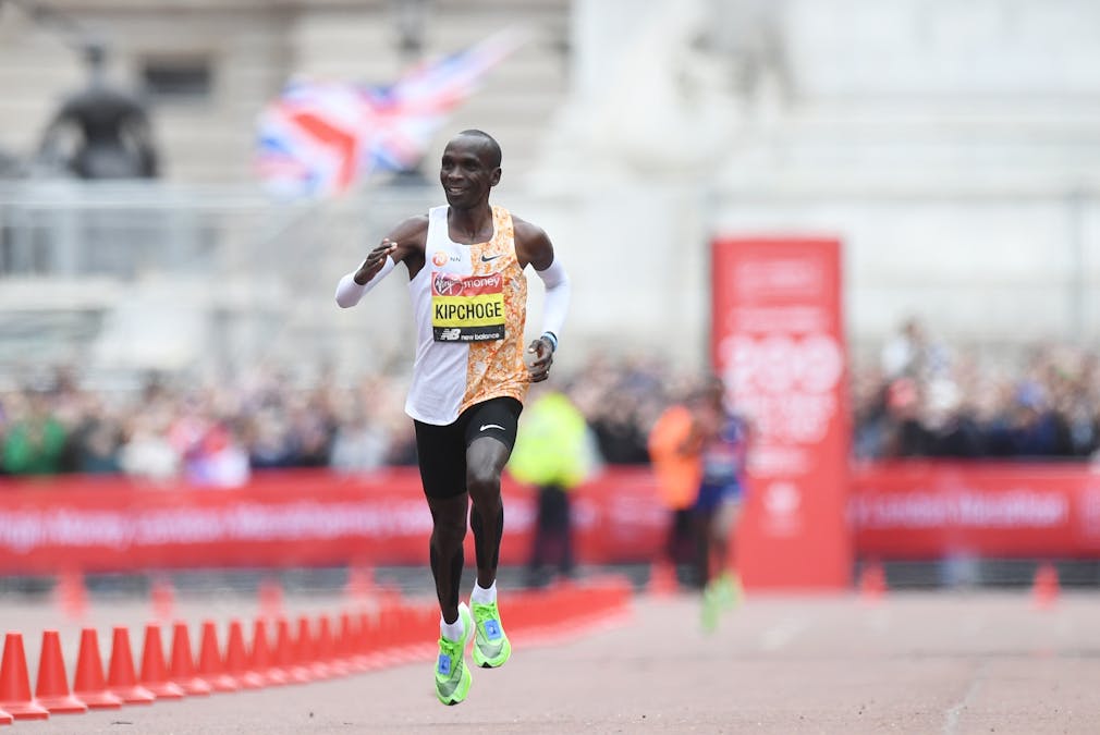 Bagaimana Eliud Kipchoge Memecahkan Rekor Maraton Dengan Waktu Kurang Dari Dua Jam