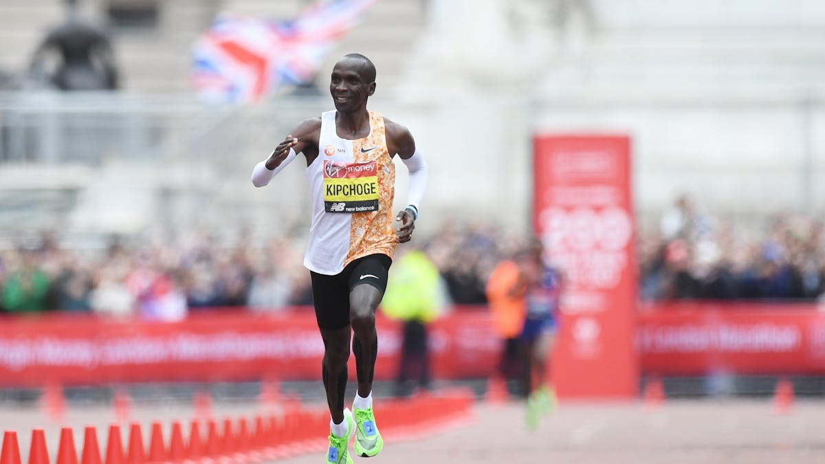 Bagaimana Eliud Kipchoge Memecahkan Rekor Maraton Dengan Waktu Kurang Dari Dua Jam