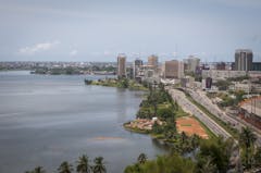 Pourquoi en Côte d'Ivoire de nombreux travailleurs diplômés sont  surqualifiés
