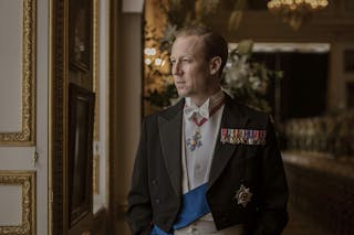 The Crown Series 3 Review Olivia Colman Shines As An Older Frumpier Elizabeth