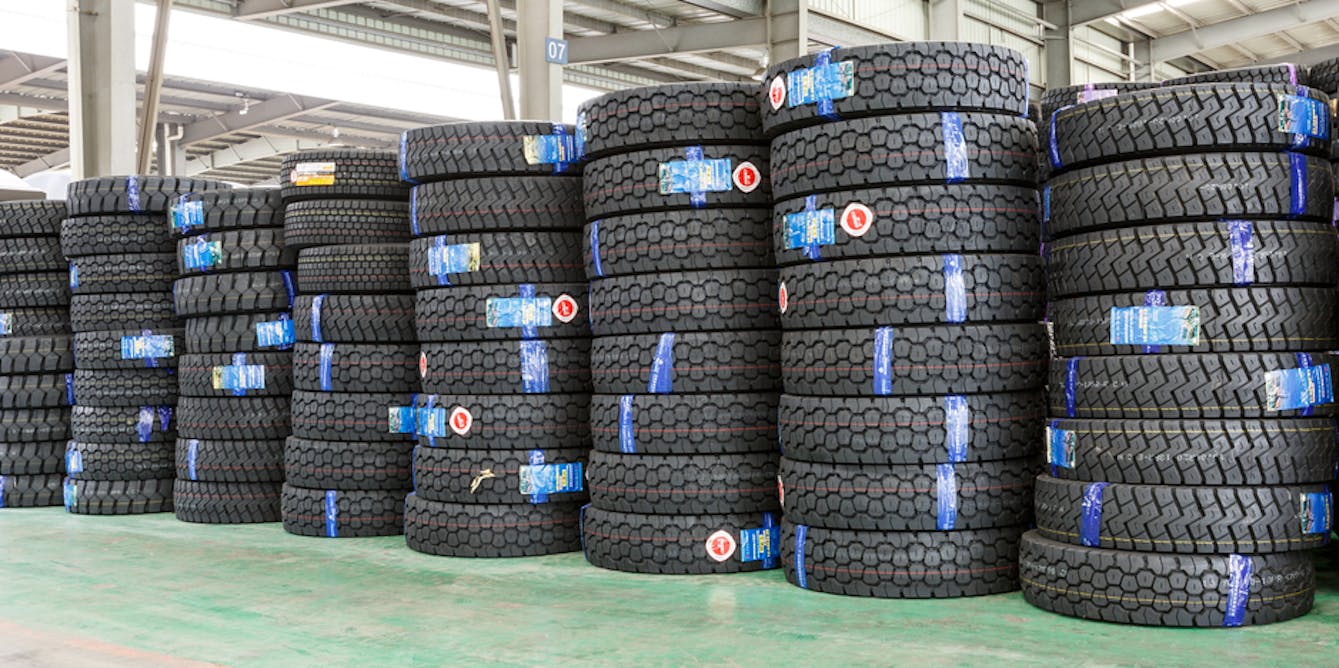 Michelin ferme une usine française, le ministre de l'Économie critique les  pneus chinois