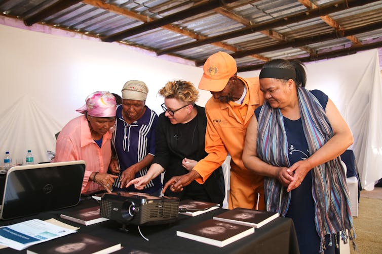 Project member Kathryn Smith showing family the reconstructed facial images. Je'nine May/UCT