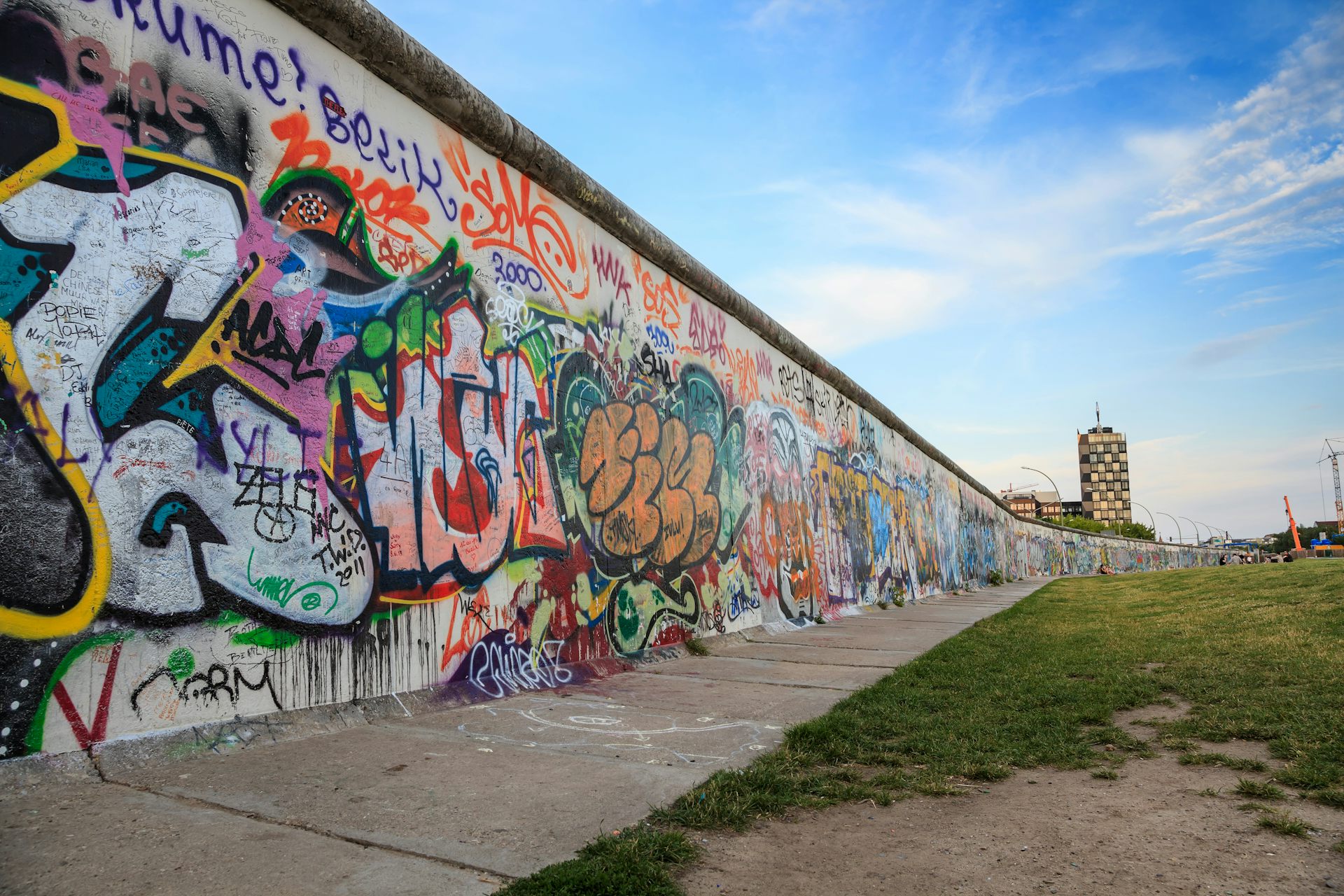 30 Years After The Berlin Wall Came Down, East And West Germany Are ...