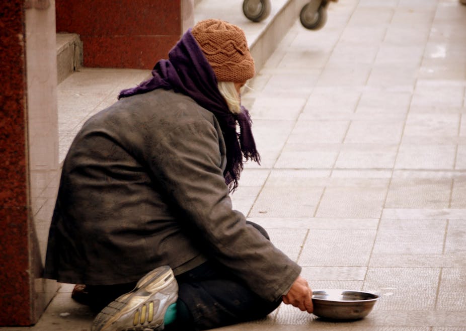 Поздравление с днем бомжа. Всемирный день бездомных. 10 Октября день бездомных. Всемирный день бездомных 10 октября картинки. Картина бедность.