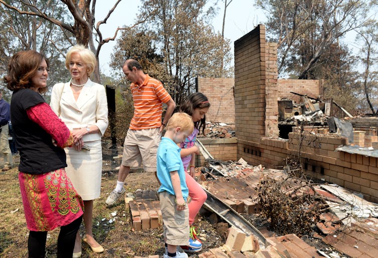 Bushfires can make kids scared and anxious: here are 5 steps to help them cope