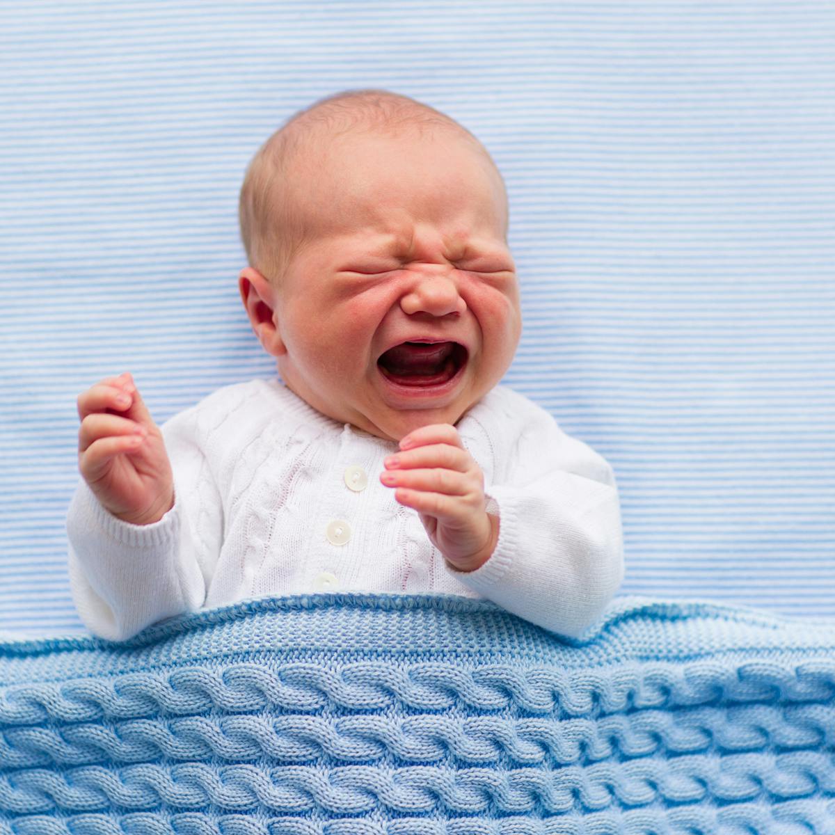 baby crying loud when breastfeeding