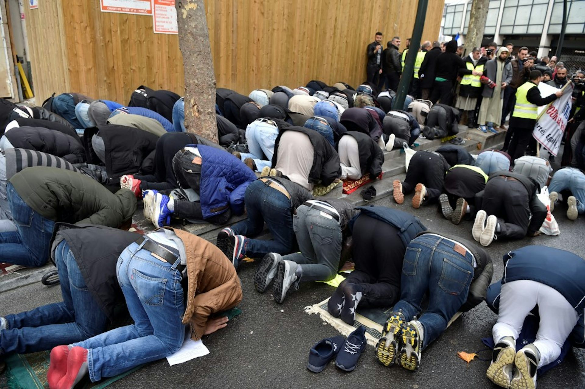 Face Aux Discriminations, Les Musulmans Et Les Minorités Demandent L ...