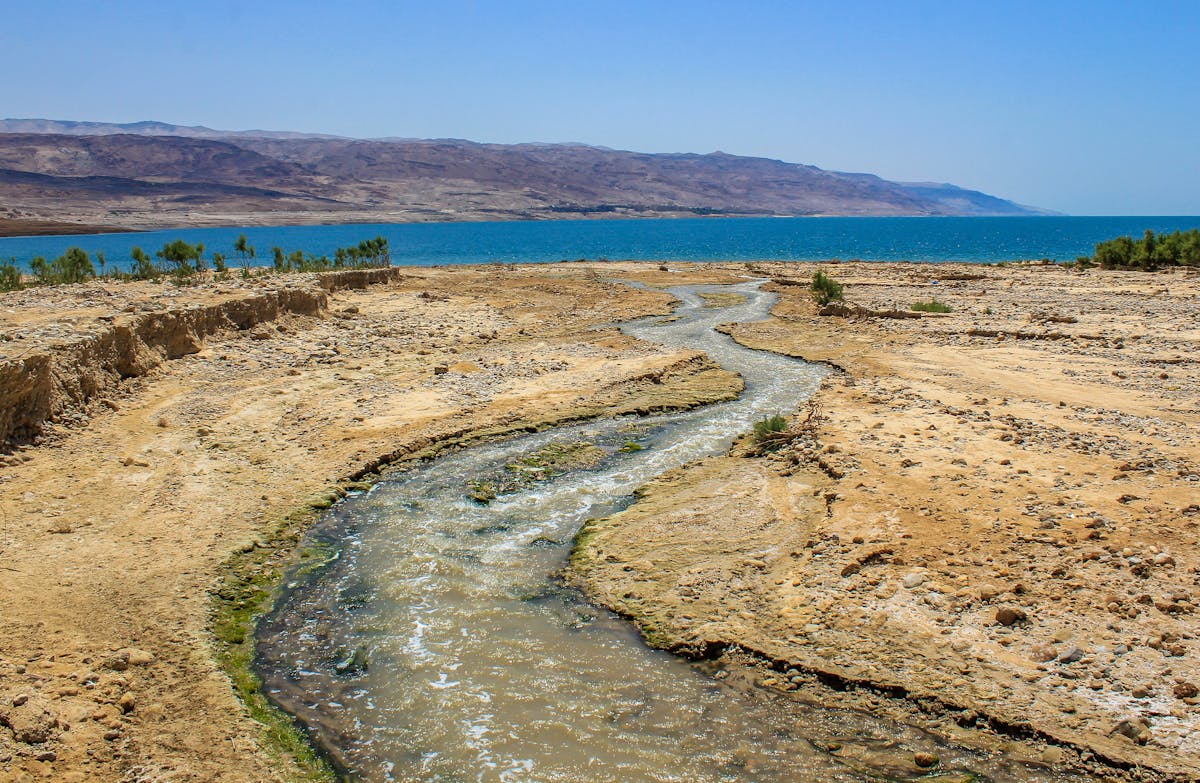 All 102+ Images into which lifeless sea does the river jordan flow Latest