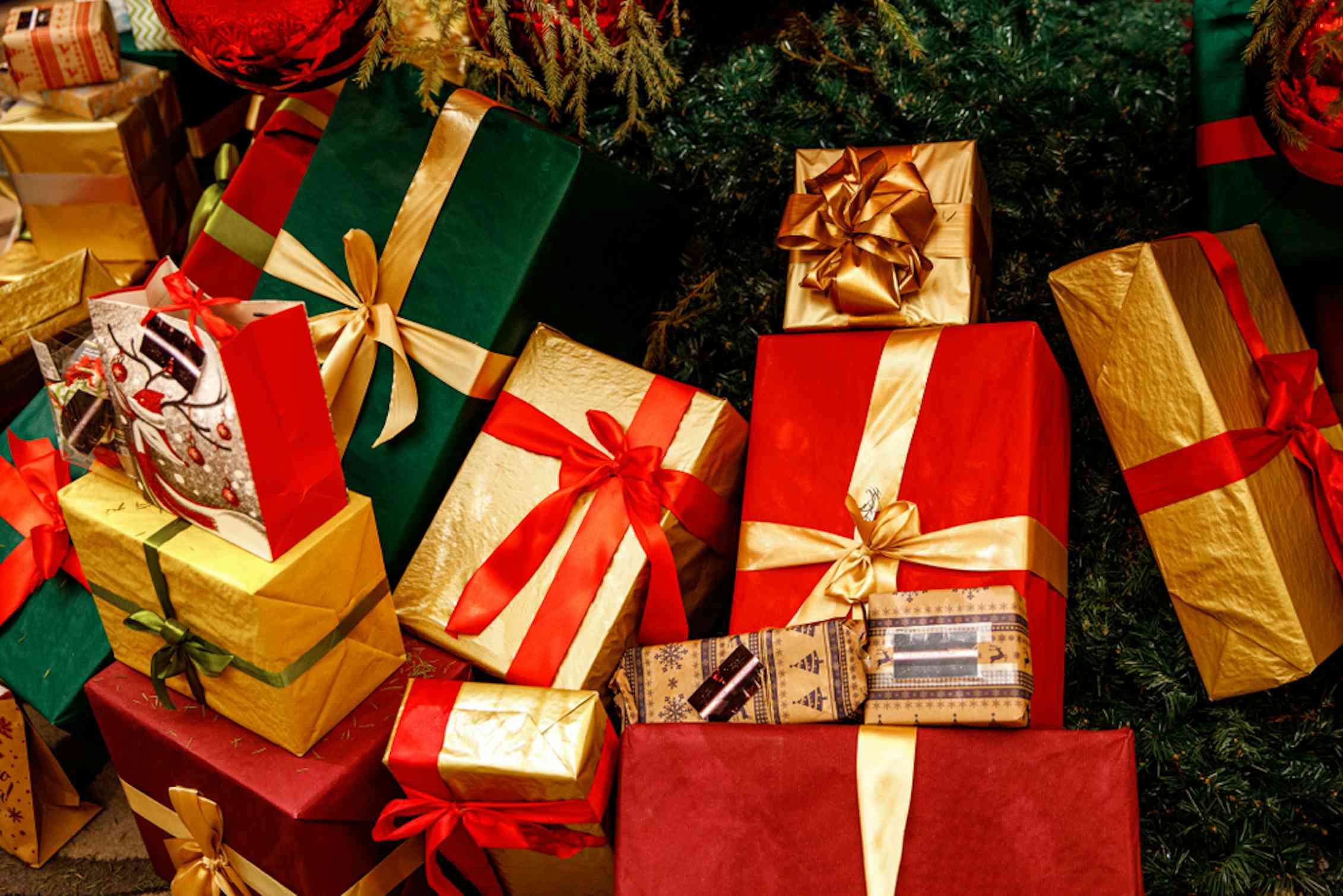 Holiday gifts. Christmas presents. Украинский подарок. Подарок для украинца. Нового года украинский подарок.
