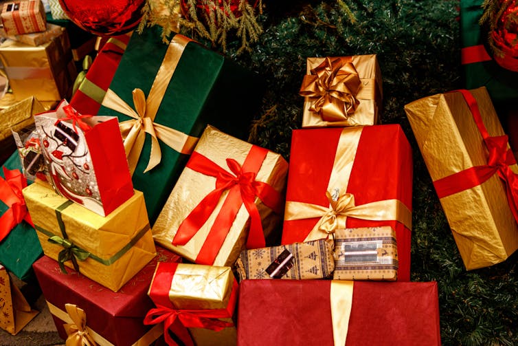 How to pick the 'right' amount to spend on holiday gifts – according to an economist