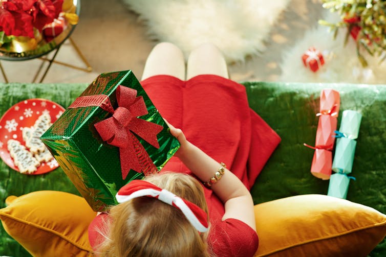 How to pick the 'right' amount to spend on holiday gifts – according to an economist