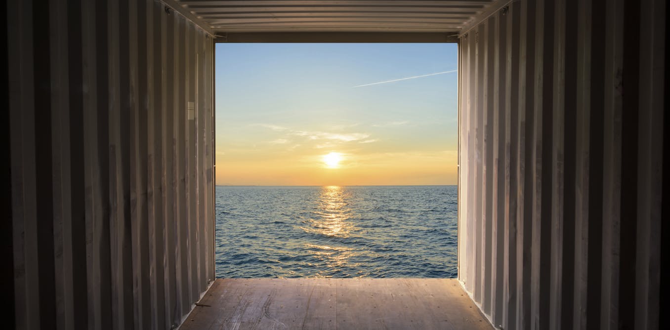 A Month At Sea With No Technology Taught Me How To Steal My Life