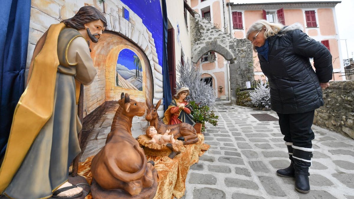 Creche De Noel Grand Format La Creche De Noel Une Question De Laicite Creche De Noel Grand Format La Creche De Noel Une Question De Laicite