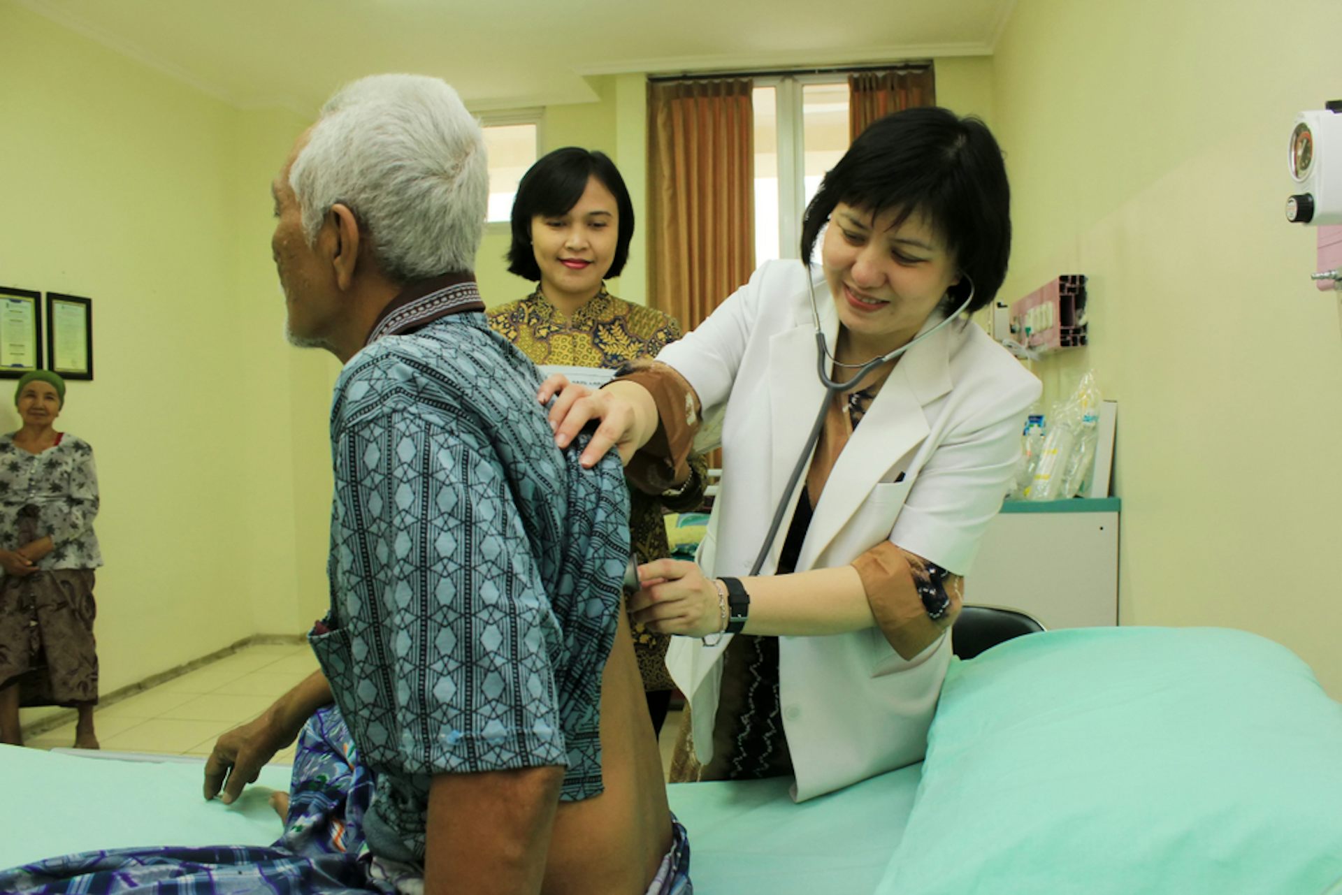 Riset Tenaga Kesehatan Perempuan Himpitan Peran Gender Sangat Pengaruhi Karier Mereka