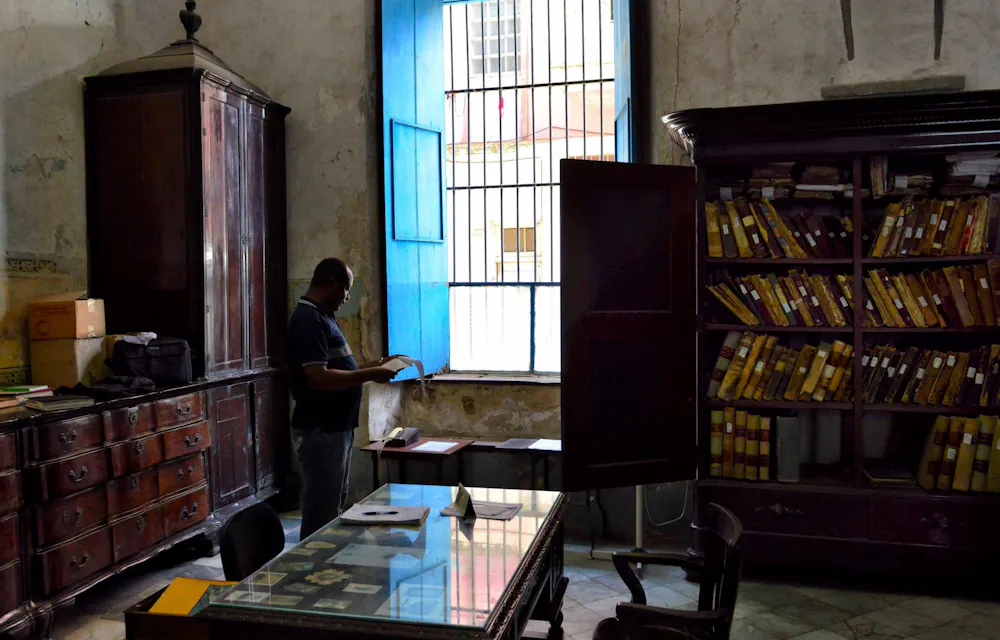 Building a digital archive for decaying paper…