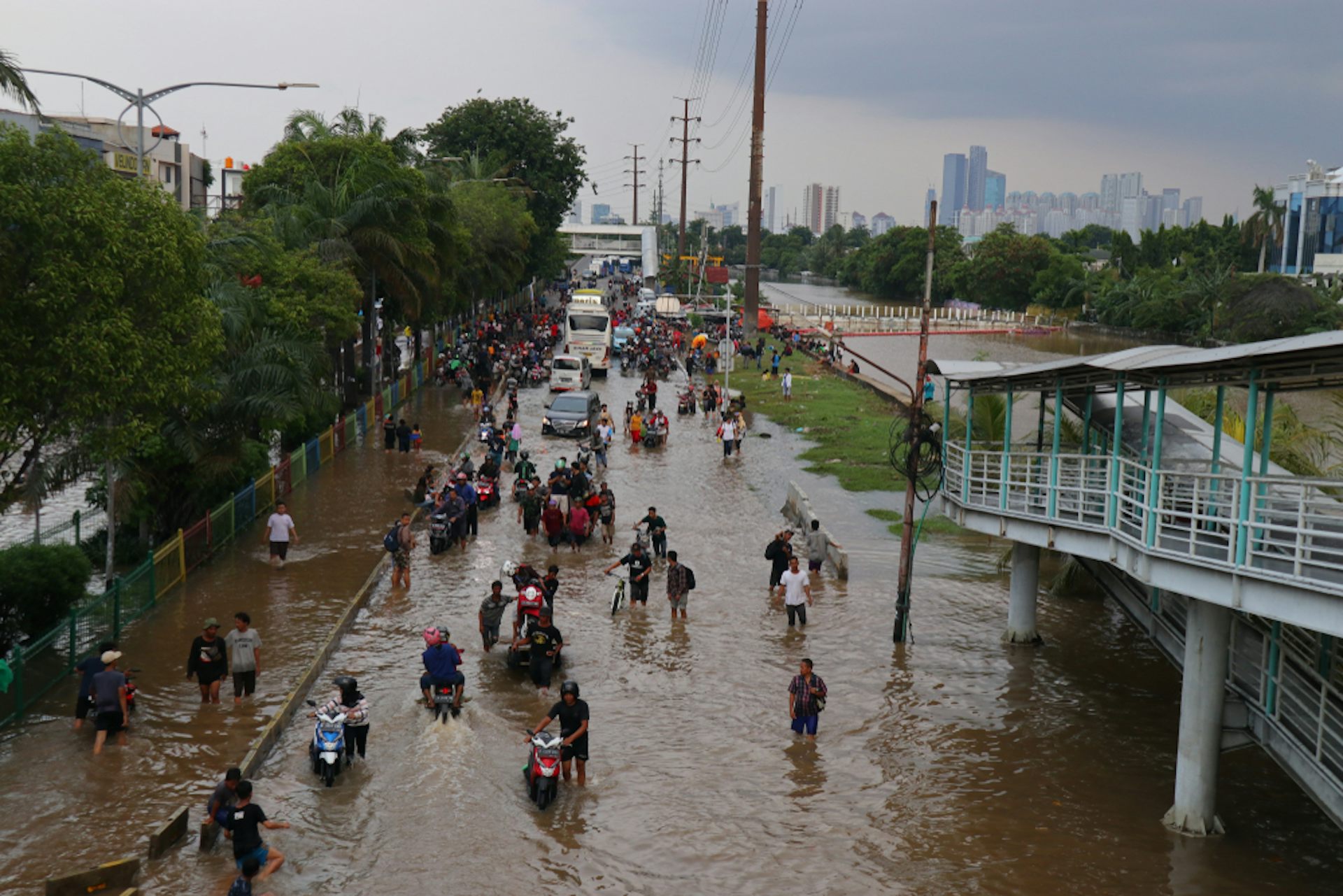 contoh report text tentang bencana alam banjir