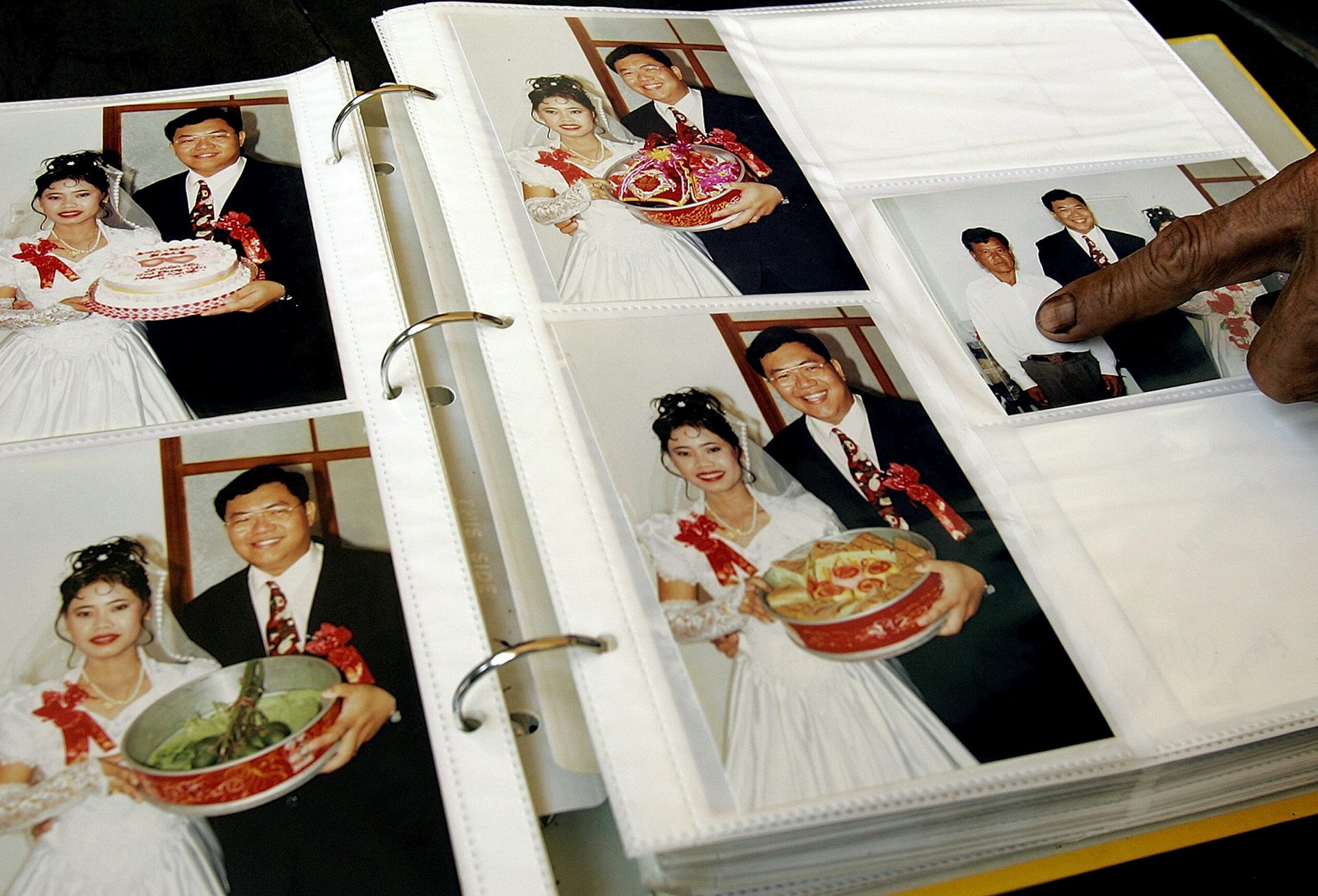 Matching Vietnamese brides with Chinese men, marriage brokers find good business image image