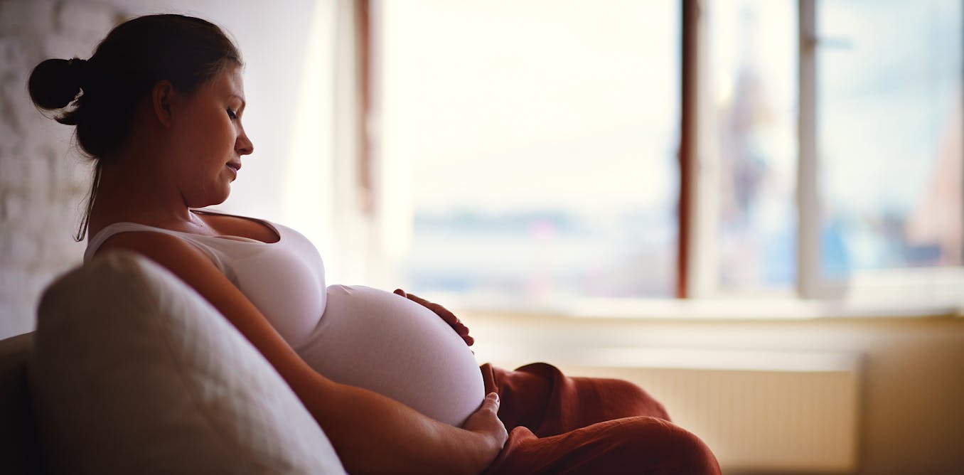 Pregnant women should take extra care to minimise their exposure to bushfire smoke