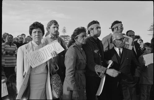 how re-enactments of the Endeavour's voyage perpetuate myths of Australia's 'discovery'