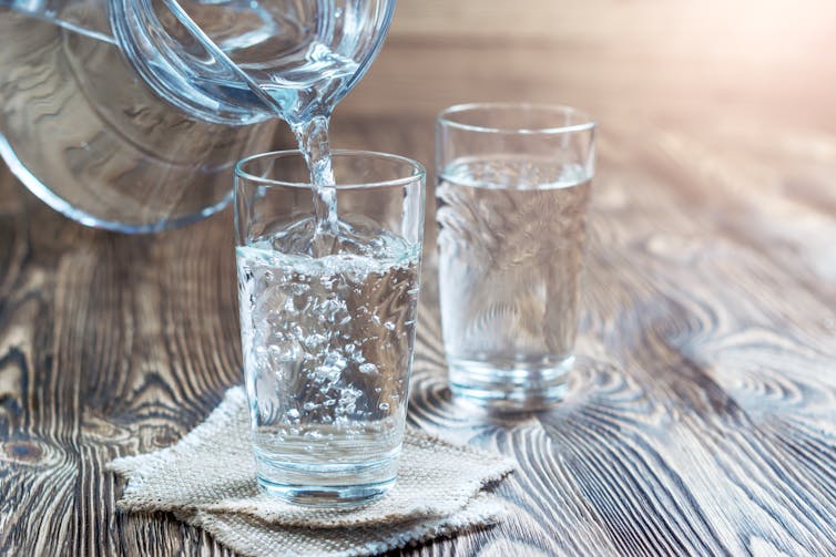 Beber agua del grifo no provoca cáncer: su cloración salva vidas