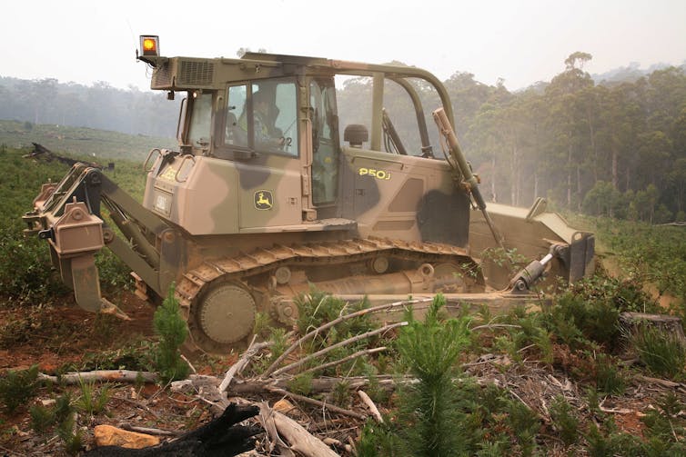 Out of control, contained, safe? Here's what each bushfire status actually means