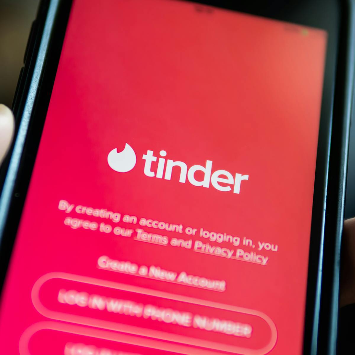 Tinder S New Safety Features Won T Prevent All Types Of Abuse
