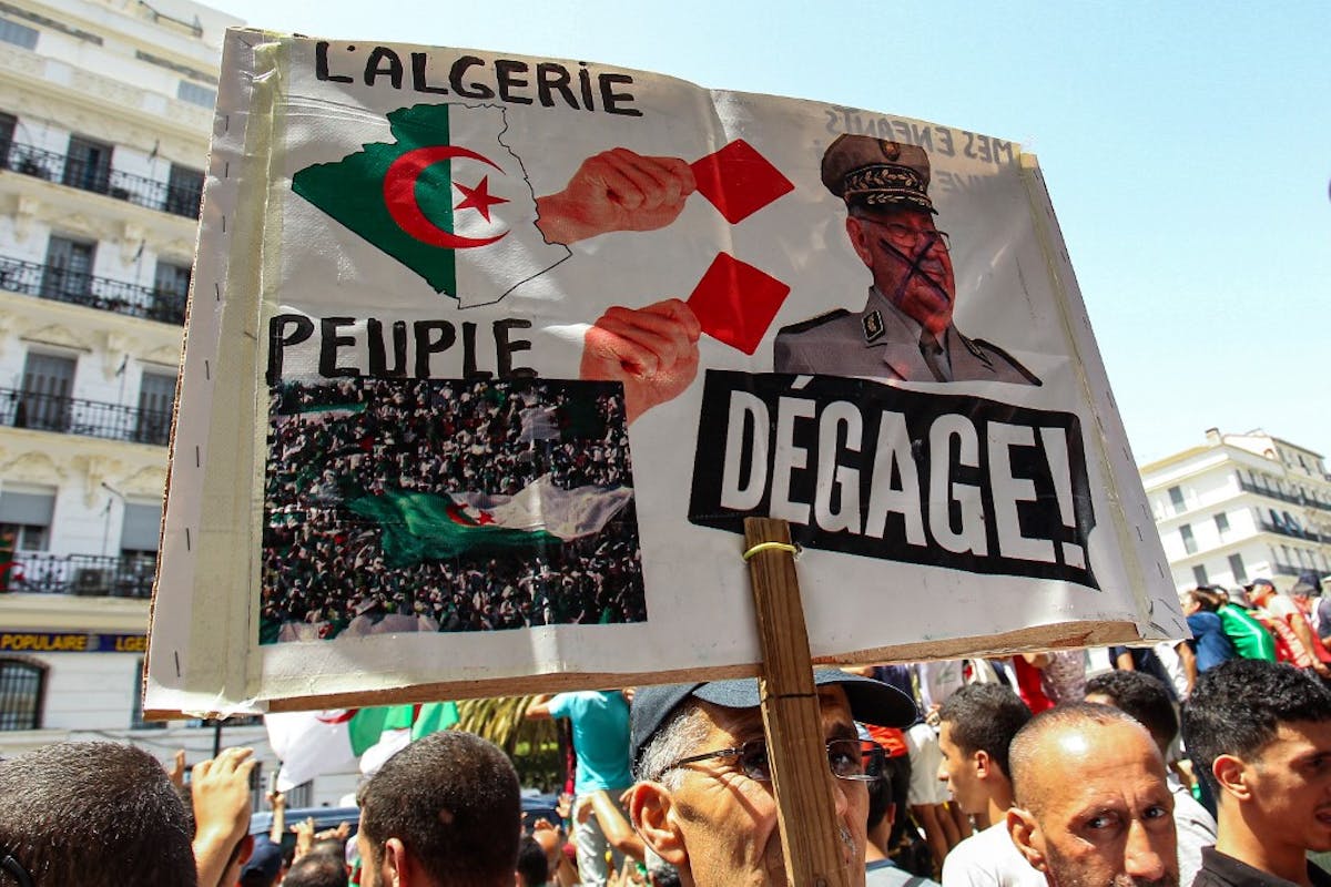 L Armee Algerienne A L Epreuve Du Mouvement Citoyen Du Hirak