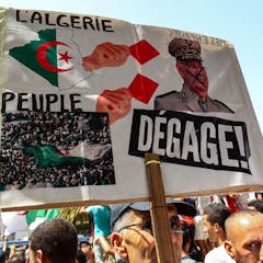 Ce qui se passe en Algérie : le peuple, écoeuré d'être pillé par des «  bandits », veut renverser le système