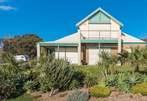 If you're worried about bushfires but want to keep your leafy garden, follow these tips