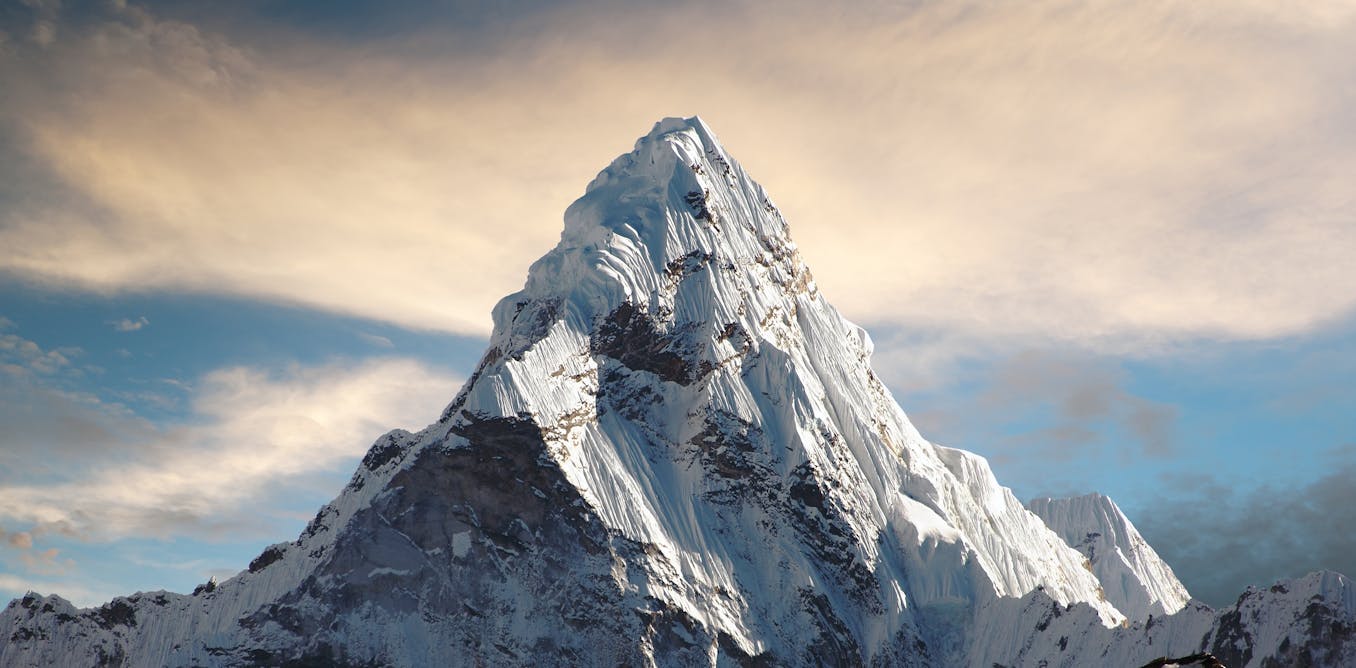 3 низких горы. Вершины гор Эверест. Самая высокая гора в мире Эверест или Джомолунгма. В горах. Эверест высота.