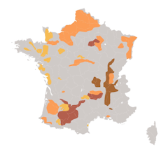 Répartition du patrimoine architectural en terre crue. En orange : torchis, en marron : pisé, en jaune : bauge et en rouge : adobe. Craterre