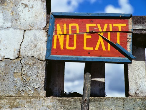 Cuando empiezas mirando a tu alrededor las señales del aislamiento y confinación de una población debido a la crisis sanitaria del coronavirus, te preguntas: ¿qué está pasando aquí? ¿Qué parte del comportamiento humano está siendo regulado o controlado? ¿Cómo funciona el poder?