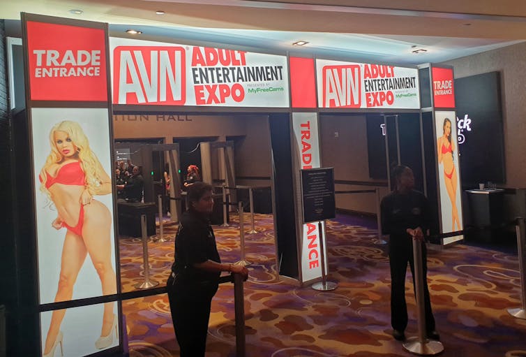 Nyu-Vegas oyinida jinsiy aloqa Nyu-Vegas oyinida jinsiy aloqa