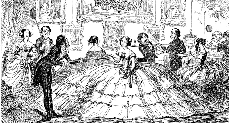 Así es como la moda ha servido históricamente para el distanciamiento social