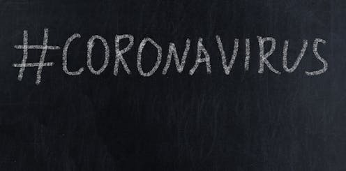 Este artículo explora las dinámicas emergentes en torno a dos hashtags en Twitter durante la crisis de COVID-19: #INFOCoronavirus y #YoMeQuedoEnCasa. A través del análisis, se revela cómo estos campos sociaux influyeron tanto el flujo informativo desde autoridades hacia ciudadanos (A2C) como la colaboración entre ciudadanos para responder a las necesidades de salud pública. #INFOCoronavirus, originalmente impulsado por gobiernos y ministerios sanitarios, se orientó principalmente hacia el intercambio directo de información relevante sobre la situación del COVID-19 entre autoridades públicas y ciudadanos. Este hashtag mostró una evolución notable tras declararse el estado de alarma en España: mientras que las respuestas oficiales se volvieron cada vez más críticas, con los usuarios exigiendo responsabilidad por la gestión gubernamental ante situaciones como escasez de medicamentos o medidas restrictivas. Por otro lado, #YoMeQuedoEnCasa destaca el papel protagónico del ciudadano en la l 2A (C2A), donde se promovió una iniciativa no coercitiva para que las personas permanecieran en casa durante ciertos periodos como medida de protección comunitaria y personal frente al coronavirus. Este hashtag alcanzó un notable impacto, con millones de usuarios participando activamente a lo largo del periodo estudiado (hasta el día 20 de marzo). El análisis revela la importancia del apoyo emocional entre ciudadanos y su contribución continuada al discurso público incluso después de las medidas obligatorias se retiraran.