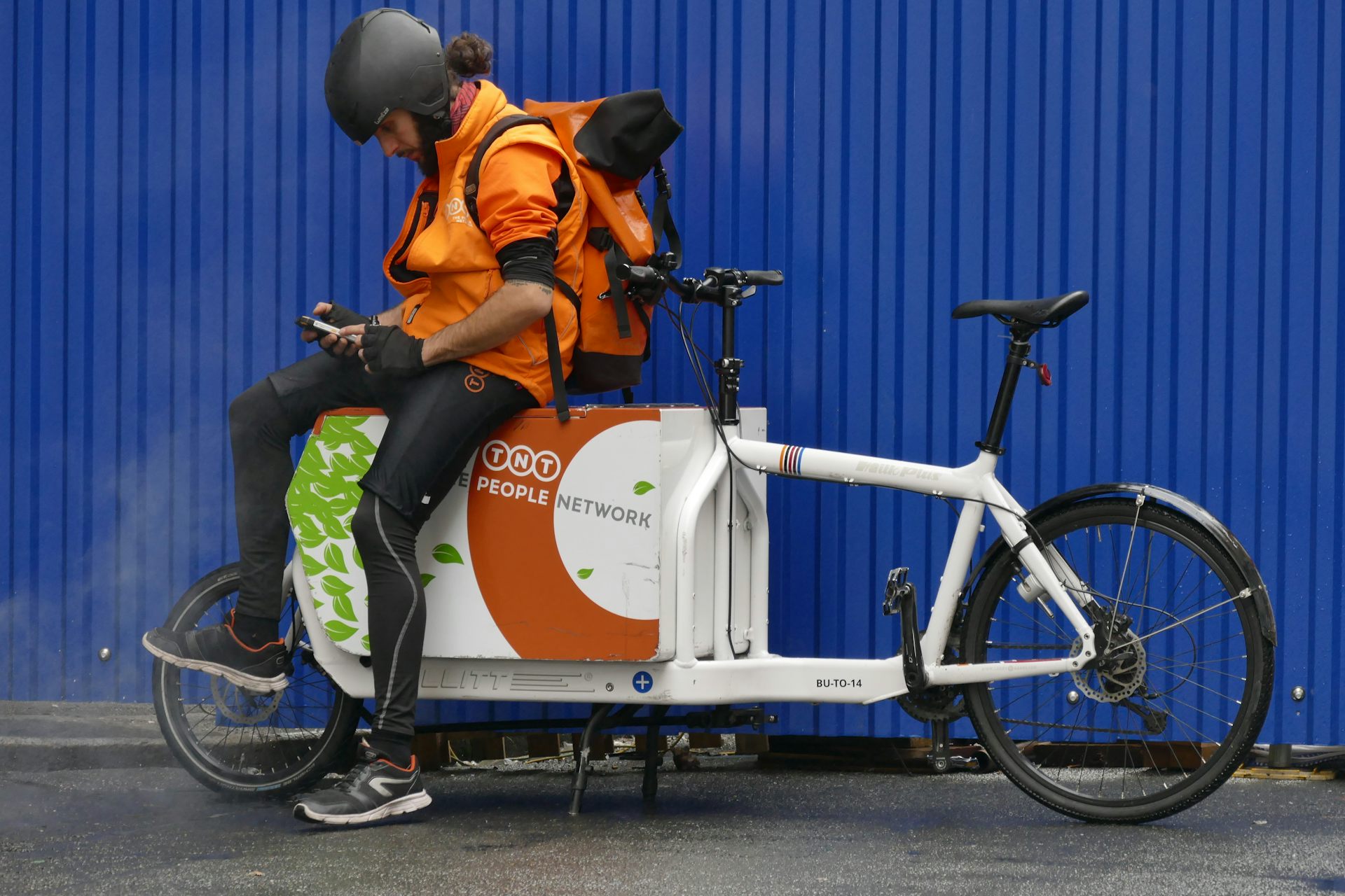 Tnt clearance bike courier