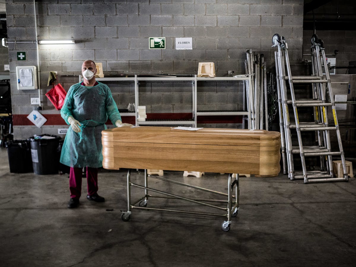 Overloaded Morgues Mass Graves And Infectious Remains How Forensic Pathologists Handle The Coronavirus Dead