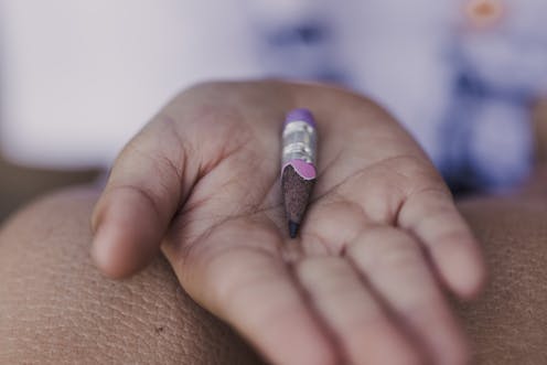 Ante el imparable avance de la COVID-19 y su expansión a nivel mundial, una de las primeras medidas recaía directamente en las aulas. De un día para otro, los aproximadamente 10 millones de estudiantes que hay en España, según datos del Ministerio de Educación y Formación Profesional, se quedaban en casa.