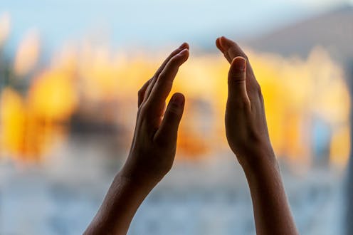 Hay quienes sienten malestar por no saber cómo ayudar ante la crisis de la COVID-19. Creen que sus conocimientos o su actividad profesional carecen de validez frente a la expansión del virus.