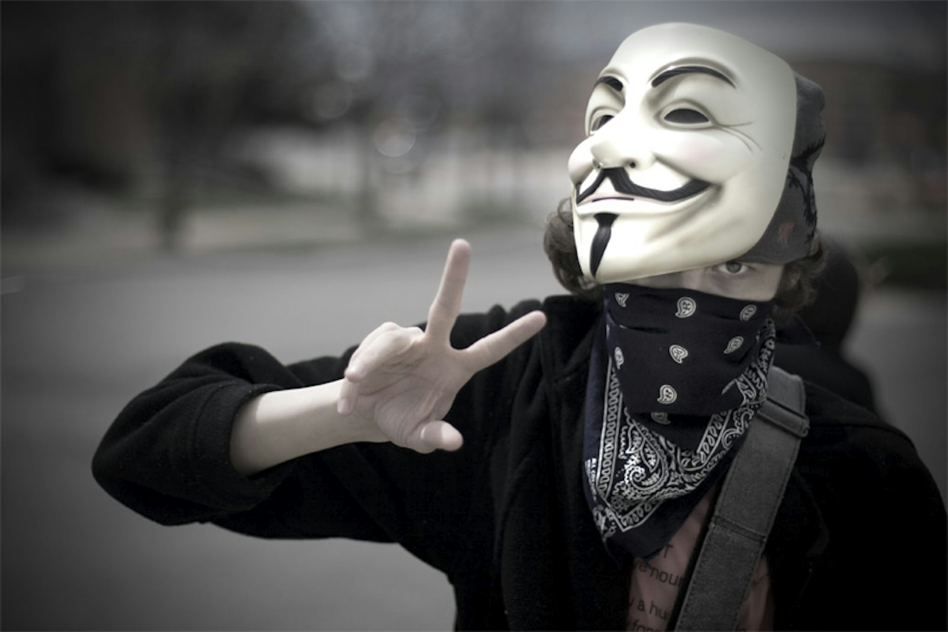 Анонимус человек в маске Гая Фокса